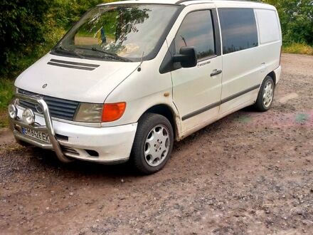 Белый Мерседес Вито, объемом двигателя 2.2 л и пробегом 399 тыс. км за 5000 $, фото 1 на Automoto.ua