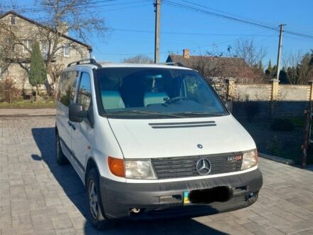 Белый Мерседес Вито, объемом двигателя 2.2 л и пробегом 360 тыс. км за 5000 $, фото 1 на Automoto.ua