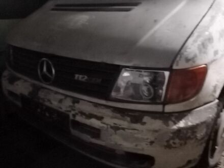 Мерседес Вито 1999 в Кривом Роге на Automoto.ua Белый Мерседес Вито, объемом двигателя 2.1 л и пробегом 3 тыс. км за 2000 $, фото 1 на Automoto.ua