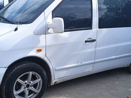 Мерседес Віто 2000 у Кривому Розі на Automoto.ua Білий Мерседес Віто, об'ємом двигуна 2 л та пробігом 350 тис. км за 4000 $, фото 1 на Automoto.ua