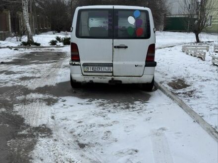 Білий Мерседес Віто, об'ємом двигуна 2.2 л та пробігом 390 тис. км за 2800 $, фото 1 на Automoto.ua