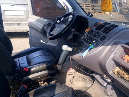 Мерседес Вито 2000 в Днепре (Днепропетровске) на Automoto.ua Белый Мерседес Вито, объемом двигателя 2.1 л и пробегом 420 тыс. км за 4400 $, фото 1 на Automoto.ua