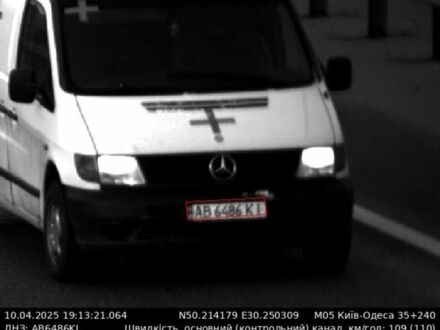 Білий Мерседес Віто, об'ємом двигуна 2.2 л та пробігом 20 тис. км за 2483 $, фото 1 на Automoto.ua