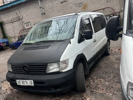Белый Мерседес Вито, объемом двигателя 2.2 л и пробегом 333 тыс. км за 2200 $, фото 1 на Automoto.ua