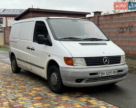 Белый Мерседес Вито, объемом двигателя 2.2 л и пробегом 350 тыс. км за 3300 $, фото 1 на Automoto.ua