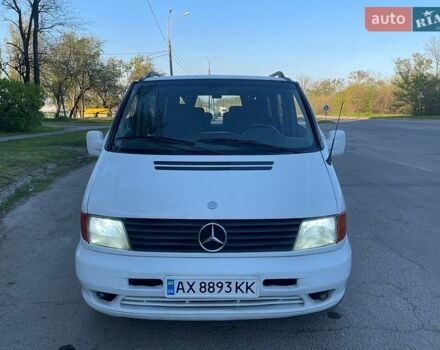 Белый Мерседес Вито, объемом двигателя 2.2 л и пробегом 285 тыс. км за 5700 $, фото 1 на Automoto.ua