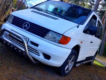 Белый Мерседес Вито, объемом двигателя 2.2 л и пробегом 347 тыс. км за 3200 $, фото 1 на Automoto.ua