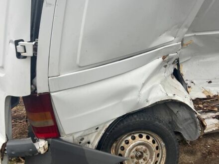Белый Мерседес Вито, объемом двигателя 0 л и пробегом 250 тыс. км за 1500 $, фото 1 на Automoto.ua