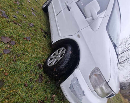 Белый Мерседес Вито, объемом двигателя 2.15 л и пробегом 350 тыс. км за 3000 $, фото 1 на Automoto.ua