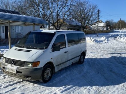 Белый Мерседес Вито, объемом двигателя 2.1 л и пробегом 300 тыс. км за 3200 $, фото 1 на Automoto.ua