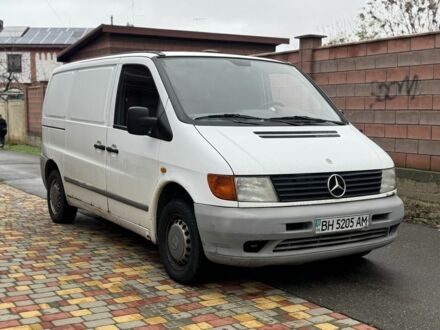 Белый Мерседес Вито, объемом двигателя 2.2 л и пробегом 330 тыс. км за 3300 $, фото 1 на Automoto.ua