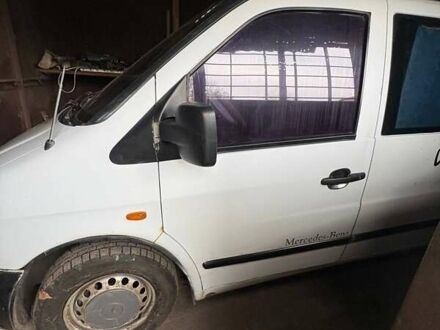 Белый Мерседес Вито, объемом двигателя 2.15 л и пробегом 370 тыс. км за 4500 $, фото 1 на Automoto.ua