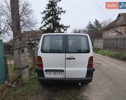 Белый Мерседес Вито, объемом двигателя 2.1 л и пробегом 230 тыс. км за 4000 $, фото 1 на Automoto.ua