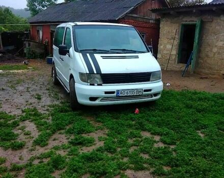 Белый Мерседес Вито, объемом двигателя 2.2 л и пробегом 497 тыс. км за 3500 $, фото 1 на Automoto.ua