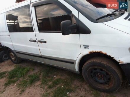 Белый Мерседес Вито, объемом двигателя 2.15 л и пробегом 300 тыс. км за 2100 $, фото 1 на Automoto.ua