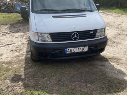 Белый Мерседес Вито, объемом двигателя 2.2 л и пробегом 380 тыс. км за 5300 $, фото 1 на Automoto.ua