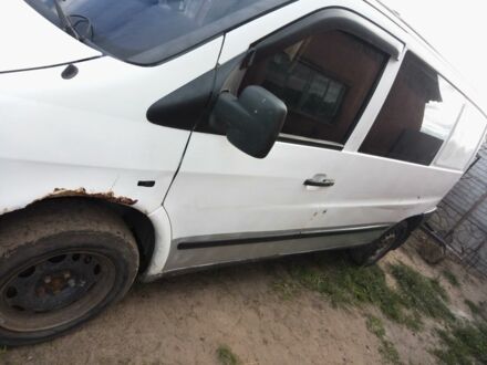 Мерседес Вито 2001 в Сарнах на Automoto.ua Белый Мерседес Вито, объемом двигателя 2.1 л и пробегом 300 тыс. км за 2300 $, фото 1 на Automoto.ua