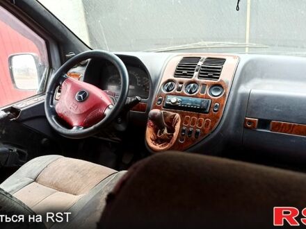 Белый Мерседес Вито, объемом двигателя 2.1 л и пробегом 211 тыс. км за 3000 $, фото 1 на Automoto.ua