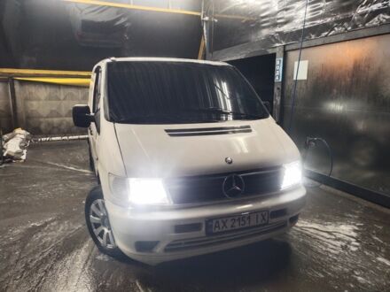 Белый Мерседес Вито, объемом двигателя 2.2 л и пробегом 300 тыс. км за 2850 $, фото 1 на Automoto.ua