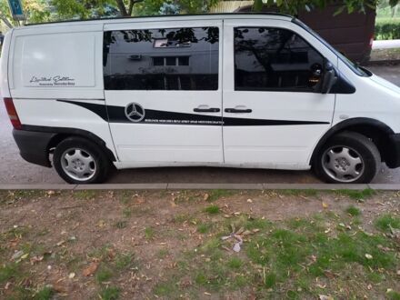 Білий Мерседес Віто, об'ємом двигуна 2.1 л та пробігом 235 тис. км за 1800 $, фото 1 на Automoto.ua