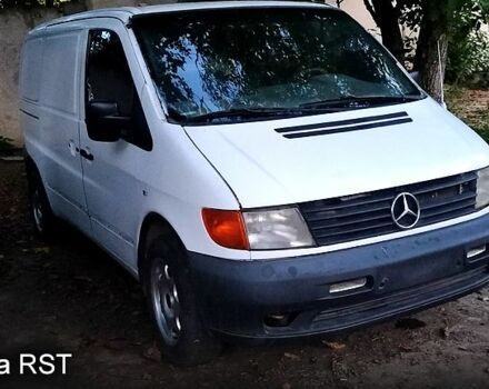 Белый Мерседес Вито, объемом двигателя 2.2 л и пробегом 100 тыс. км за 3000 $, фото 1 на Automoto.ua