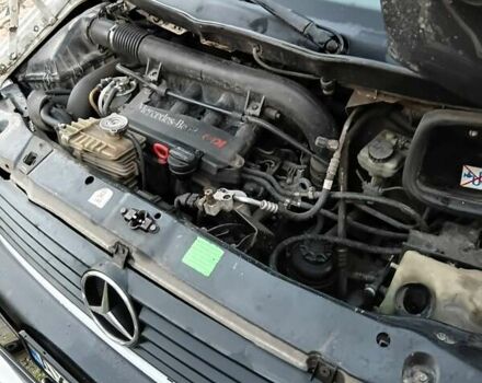 Белый Мерседес Вито, объемом двигателя 2.15 л и пробегом 400 тыс. км за 5500 $, фото 1 на Automoto.ua