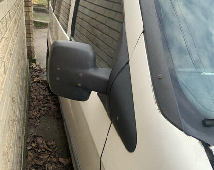 Белый Мерседес Вито, объемом двигателя 2.2 л и пробегом 650 тыс. км за 2000 $, фото 1 на Automoto.ua