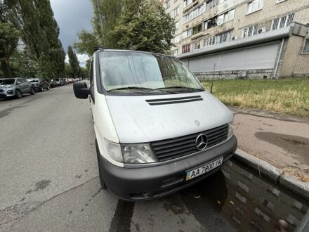 Белый Мерседес Вито, объемом двигателя 2.2 л и пробегом 370 тыс. км за 5000 $, фото 1 на Automoto.ua