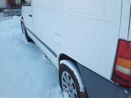 Білий Мерседес Віто, об'ємом двигуна 2.1 л та пробігом 300 тис. км за 4000 $, фото 1 на Automoto.ua