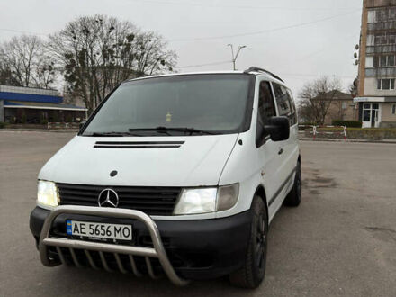 Белый Мерседес Вито, объемом двигателя 2.15 л и пробегом 300 тыс. км за 5500 $, фото 1 на Automoto.ua
