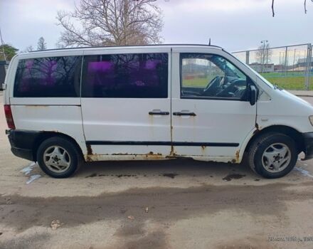 Белый Мерседес Вито, объемом двигателя 2.2 л и пробегом 300 тыс. км за 2708 $, фото 1 на Automoto.ua