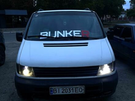 Белый Мерседес Вито, объемом двигателя 2.2 л и пробегом 400 тыс. км за 5500 $, фото 1 на Automoto.ua