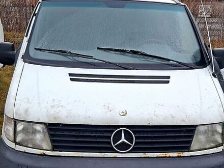 Белый Мерседес Вито, объемом двигателя 2.1 л и пробегом 500 тыс. км за 4000 $, фото 1 на Automoto.ua