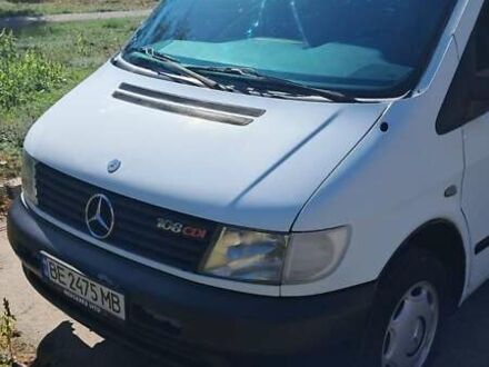 Белый Мерседес Вито, объемом двигателя 2.15 л и пробегом 350 тыс. км за 4300 $, фото 1 на Automoto.ua