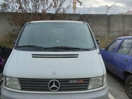 Білий Мерседес Віто, об'ємом двигуна 2.15 л та пробігом 235 тис. км за 5200 $, фото 1 на Automoto.ua