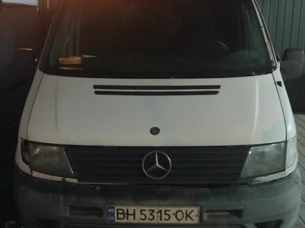 Белый Мерседес Вито, объемом двигателя 2.1 л и пробегом 450 тыс. км за 1700 $, фото 1 на Automoto.ua