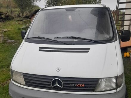 Белый Мерседес Вито, объемом двигателя 2.1 л и пробегом 300 тыс. км за 3000 $, фото 1 на Automoto.ua
