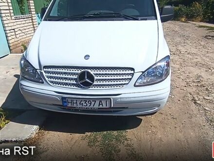 Белый Мерседес Вито, объемом двигателя 2.1 л и пробегом 450 тыс. км за 4199 $, фото 1 на Automoto.ua