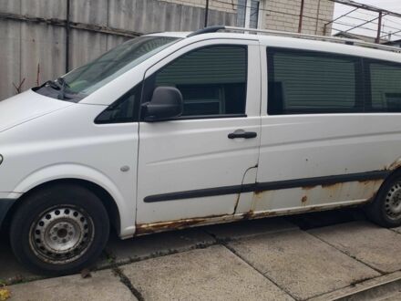 Белый Мерседес Вито, объемом двигателя 2.2 л и пробегом 350 тыс. км за 6000 $, фото 1 на Automoto.ua