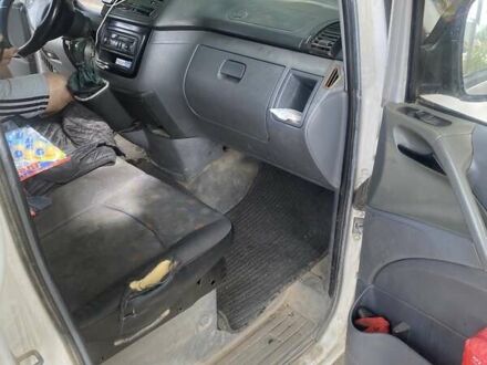 Мерседес Віто 2004 у Івано-Франківську на Automoto.ua Білий Мерседес Віто, об'ємом двигуна 2.15 л та пробігом 600 тис. км за 3000 $, фото 1 на Automoto.ua