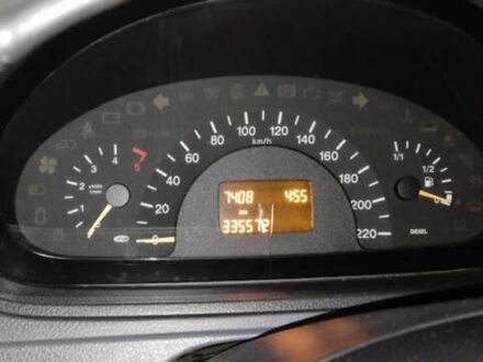 Белый Мерседес Вито, объемом двигателя 2.2 л и пробегом 333 тыс. км за 7500 $, фото 1 на Automoto.ua