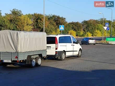 Білий Мерседес Віто, об'ємом двигуна 2.2 л та пробігом 447 тис. км за 6431 $, фото 1 на Automoto.ua