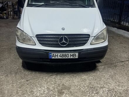 Білий Мерседес Віто, об'ємом двигуна 2.2 л та пробігом 300 тис. км за 5600 $, фото 1 на Automoto.ua
