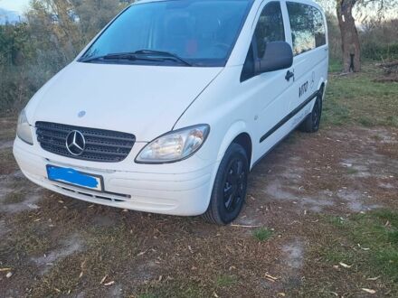 Белый Мерседес Вито, объемом двигателя 2.2 л и пробегом 300 тыс. км за 6200 $, фото 1 на Automoto.ua
