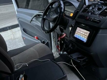 Белый Мерседес Вито, объемом двигателя 2.1 л и пробегом 292 тыс. км за 6700 $, фото 1 на Automoto.ua