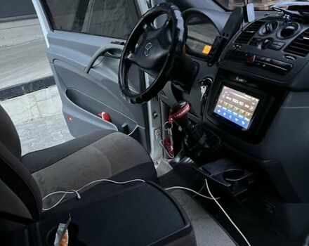 Белый Мерседес Вито, объемом двигателя 2.1 л и пробегом 292 тыс. км за 6700 $, фото 1 на Automoto.ua