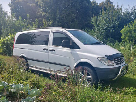 Белый Мерседес Вито, объемом двигателя 2.15 л и пробегом 275 тыс. км за 11000 $, фото 1 на Automoto.ua