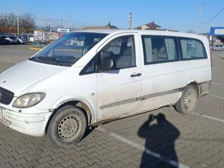 Белый Мерседес Вито, объемом двигателя 2.2 л и пробегом 446 тыс. км за 4600 $, фото 1 на Automoto.ua