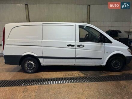 Белый Мерседес Вито, объемом двигателя 2.15 л и пробегом 500 тыс. км за 6200 $, фото 1 на Automoto.ua