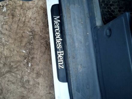 Белый Мерседес Вито, объемом двигателя 2.2 л и пробегом 296 тыс. км за 10400 $, фото 1 на Automoto.ua